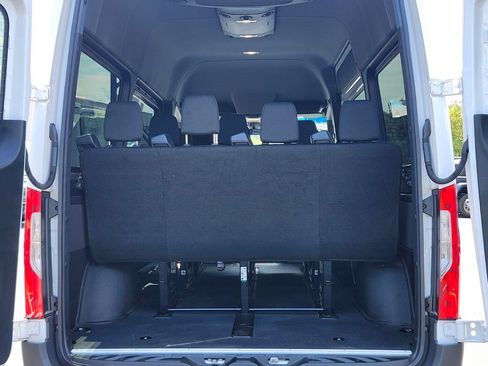 Used 2024 Mercedes-Benz Sprinter 2500 image 33