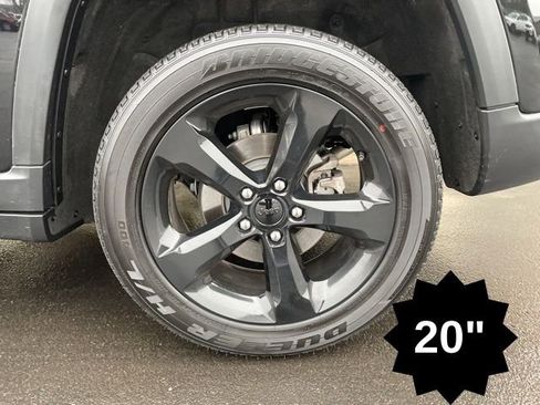 Used 2024 Jeep Grand Cherokee Altitude image 8