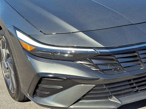 Certified 2025 Hyundai Elantra SEL FWD image 9