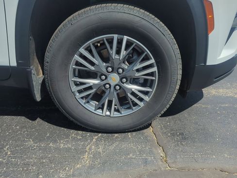 Certified 2025 Chevrolet Traverse LT w/ Driver Confidence Package AWD/4WD image 17