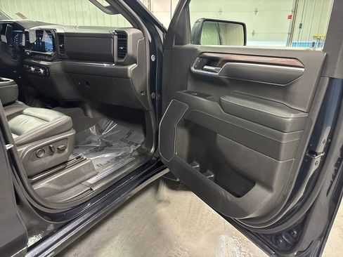 Used 2025 GMC Sierra 1500 SLT image 55