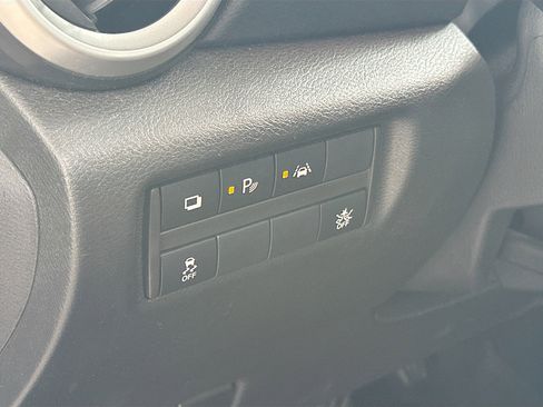 Used 2022 Nissan Versa S image 10