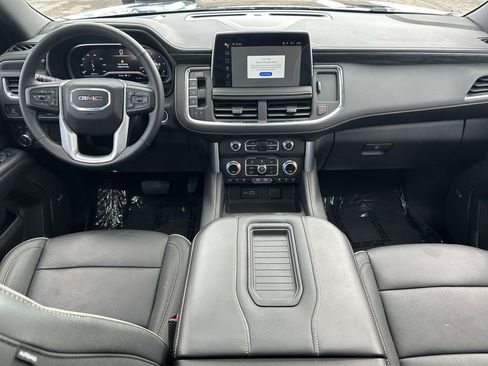 Used 2023 GMC Yukon SLT w/ SLT Premium Package image 16