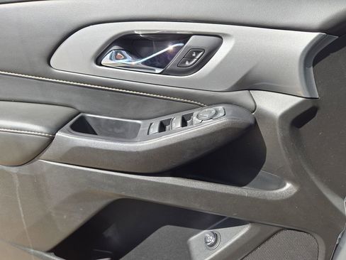 Used 2020 Chevrolet Traverse LT FWD image 18