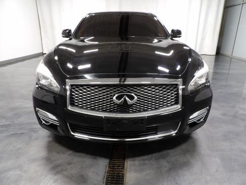 Used 2016 INFINITI Q70 L 3.7 w/ Technology Package AWD/4WD image 3