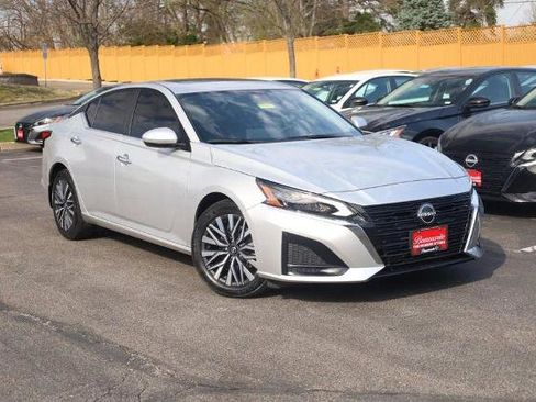 Certified 2024 Nissan Altima 2.5 SV w/ SV Premium Package image 2