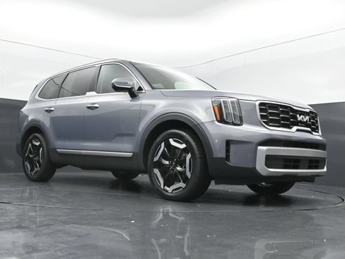 Used 2025 Kia Telluride S FWD image 42