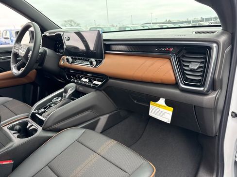 New 2026 GMC Canyon AT4 AWD/4WD image 39