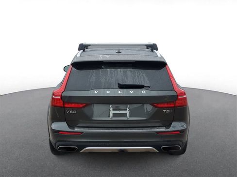 Used 2020 Volvo V60 T5 Cross Country image 7