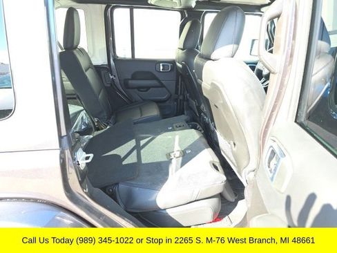 Used 2025 Jeep Wrangler Unlimited Sahara AWD/4WD image 24