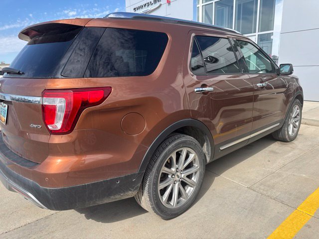 Used 2017 Ford Explorer Limited w/ Equipment Group 301A AWD/4WD image 3
