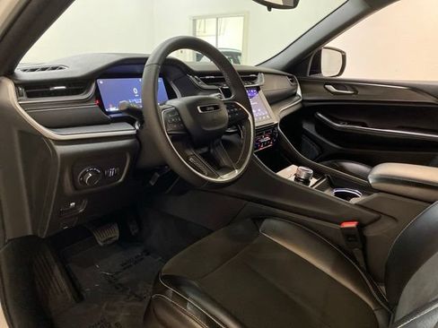 Used 2024 Jeep Grand Cherokee Altitude AWD/4WD image 64