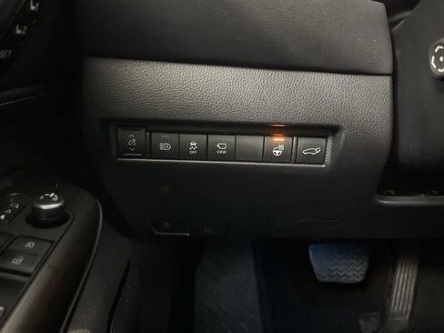 Used 2022 Toyota Venza Limited image 58