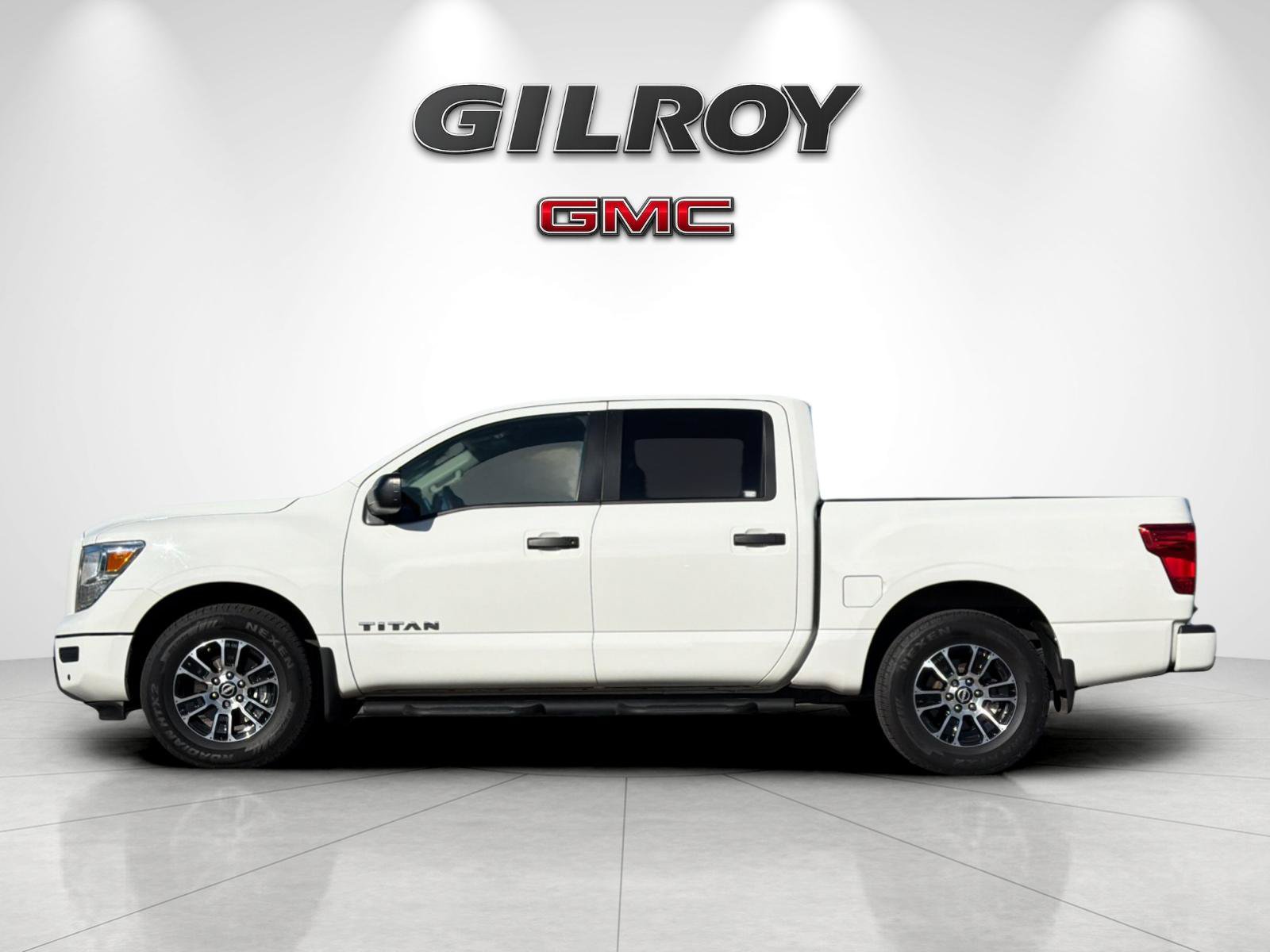 Used 2024 Nissan Titan SV w/ SV Convenience Package RWD image 6