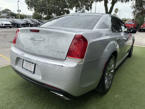 Used 2020 Chrysler 300 Limited image 6