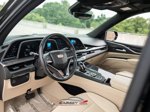 Used 2021 Cadillac Escalade Premium Luxury image 13