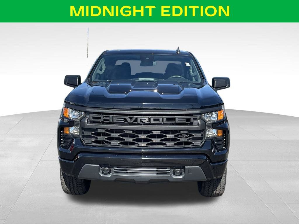 Used 2022 Chevrolet Silverado 1500 Custom Trail Boss w/ Midnight Edition AWD/4WD image 3