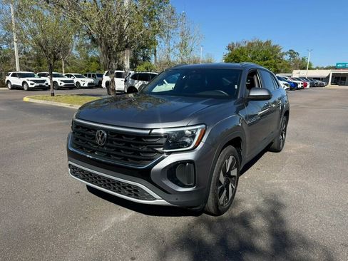 Used 2025 Volkswagen Atlas Cross Sport SE image 1
