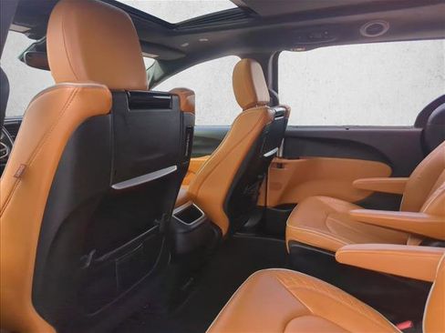 Used 2021 Chrysler Pacifica Pinnacle image 19