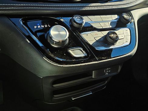 New 2026 Chrysler Pacifica Select image 21