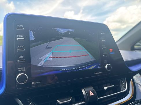 Used 2021 Toyota C-HR XLE FWD image 27