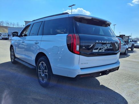 Used 2025 Ford Expedition Active image 4