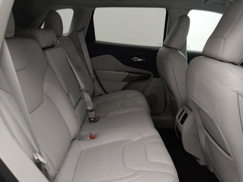 Used 2020 Jeep Cherokee Limited w/ Technology Group image 19