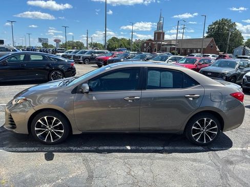 Used 2019 Toyota Corolla SE FWD image 3
