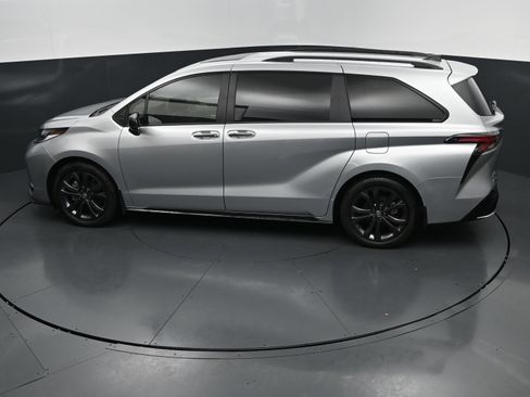 Used 2025 Toyota Sienna XSE w/ XSE Plus Package FWD image 30