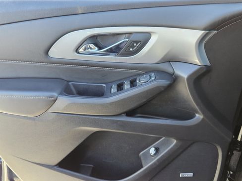 Used 2018 Chevrolet Traverse LT image 32