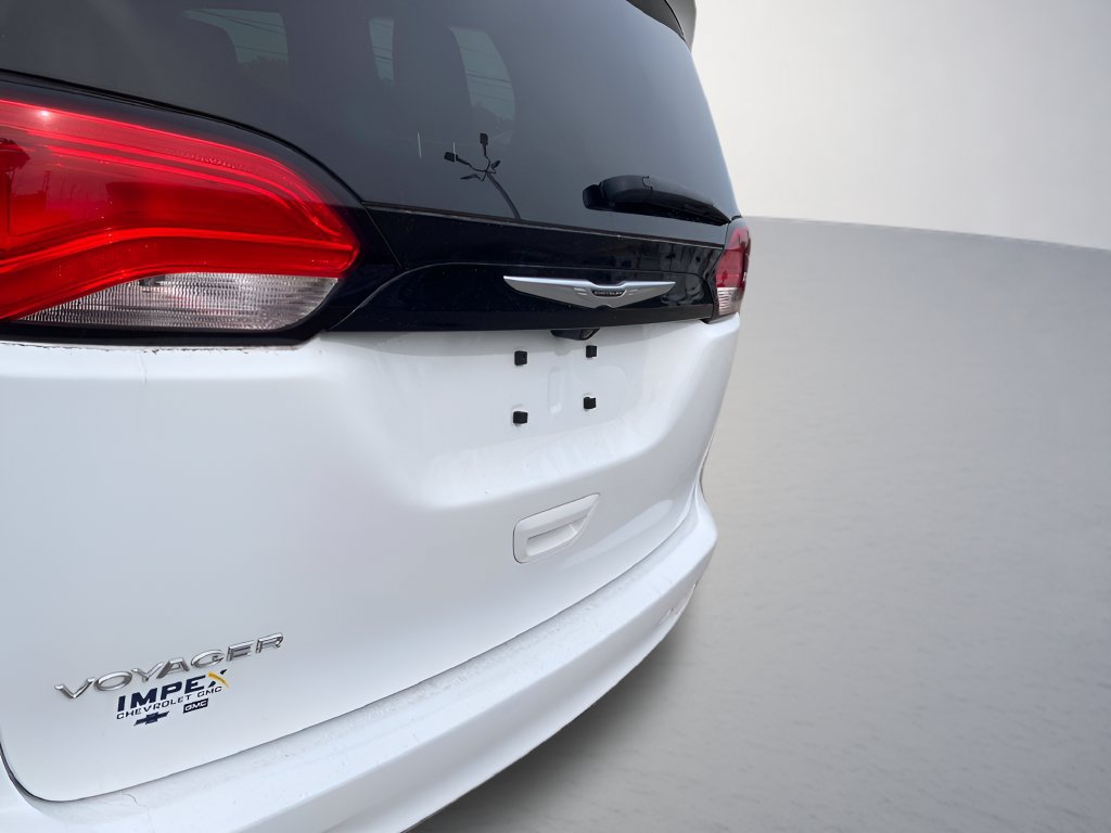 Used 2023 Chrysler Voyager LX FWD image 34