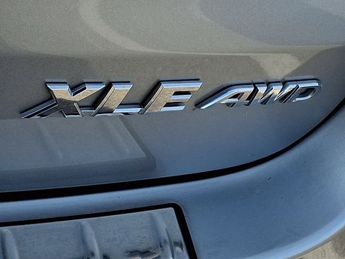 Used 2018 Toyota Highlander XLE image 31