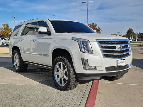 Used 2016 Cadillac Escalade Premium image 4