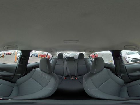 Used 2025 Toyota Corolla LE image 41