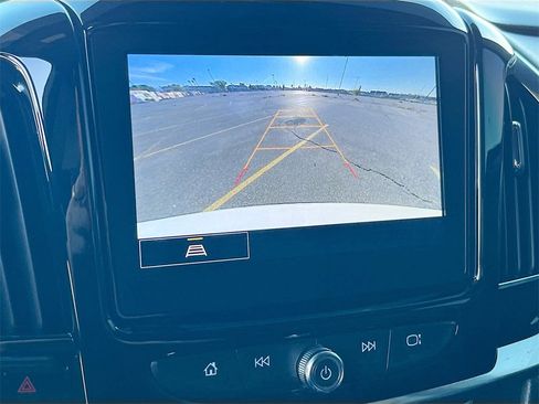 Used 2023 Chevrolet Traverse LT image 13