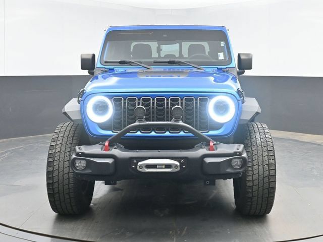 Used 2024 Jeep Gladiator Sport AWD/4WD image 3