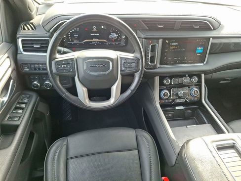 Used 2022 GMC Yukon Denali image 3