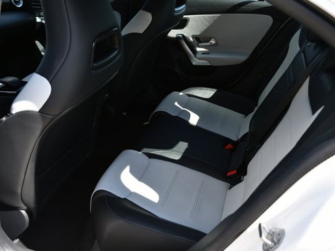 Used 2023 Mercedes-Benz CLA 250 image 31