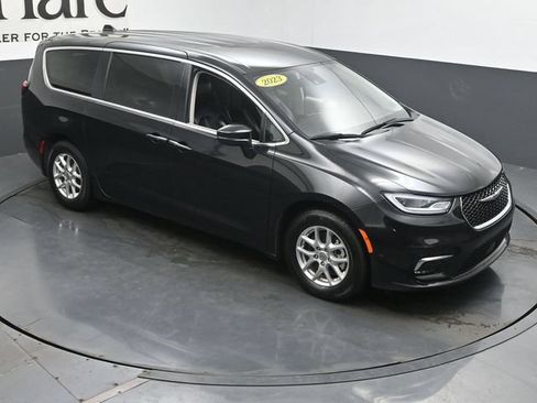Used 2023 Chrysler Pacifica Touring-L FWD image 52