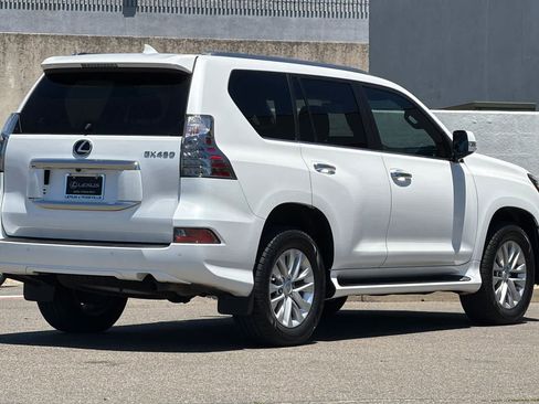 Used 2022 Lexus GX 460 Premium w/ Premium Package AWD/4WD image 2