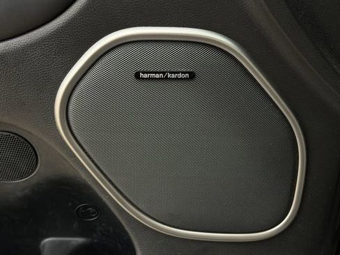 Used 2019 Jeep Grand Cherokee Overland AWD/4WD image 24