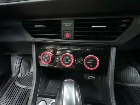 Used 2019 Volkswagen Jetta SE FWD image 16