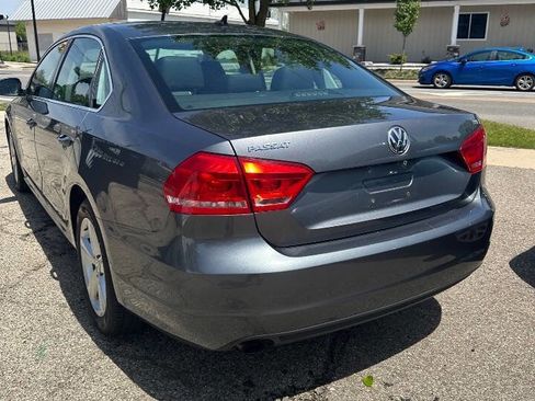 Used 2015 Volkswagen Passat 1.8T Limited Edition FWD image 4
