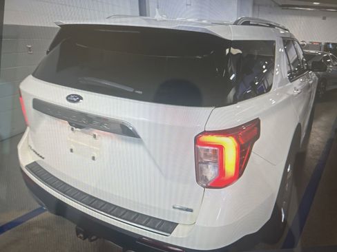 Used 2020 Ford Explorer Platinum w/ Premium Technology Package AWD/4WD image 2