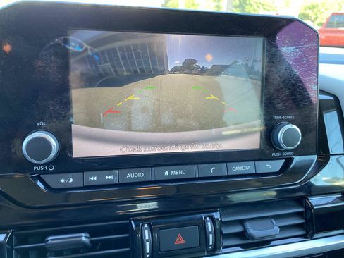 Used 2022 Nissan Pathfinder SV AWD/4WD image 14