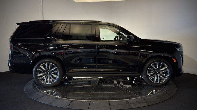 Used 2022 Cadillac Escalade Sport Platinum w/ Heavy-Duty Trailer Package AWD/4WD image 38
