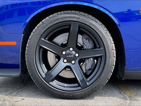 Used 2022 Dodge Challenger SRT Hellcat w/ SRT Black Package RWD image 32