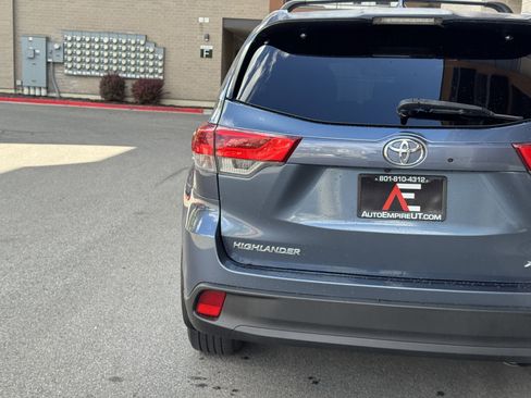 Used 2018 Toyota Highlander XLE AWD/4WD image 5