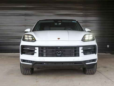 New 2025 Porsche Cayenne Coupe image 10