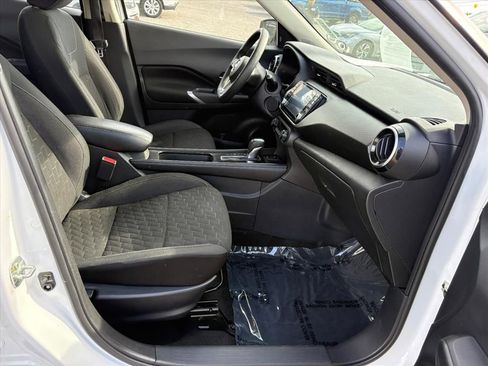 Used 2022 Nissan Kicks SV FWD image 16